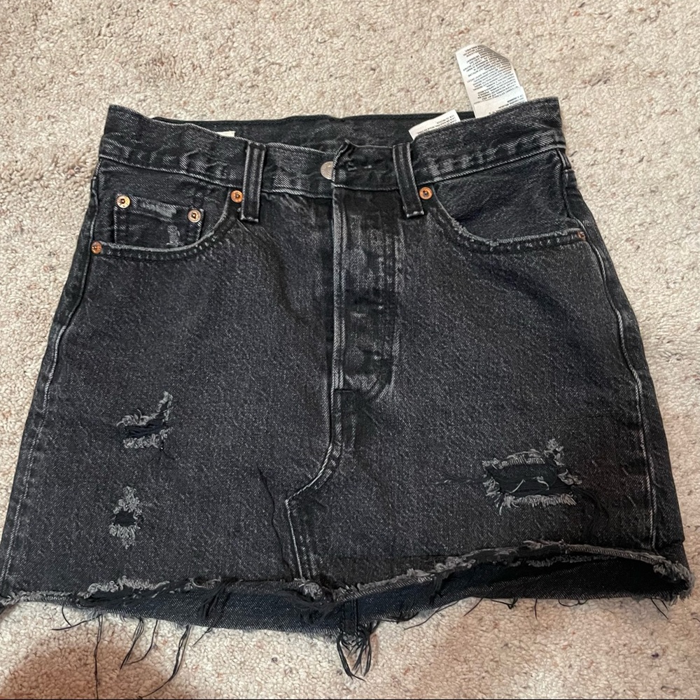 Levi’s black denim skirt
